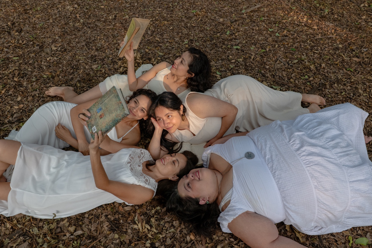 Retrato de grupo de las integrantes de LAUME Teatral.